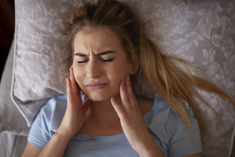 Woman with jaw pain